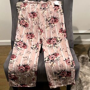 Floral Brand NEW wide leg pants!